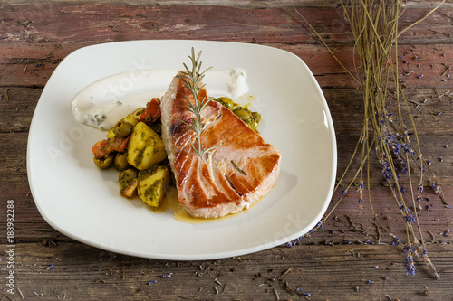 Photos Tuna Steak with Fried Potatoes