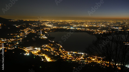 Panorama notturno in Lombardia