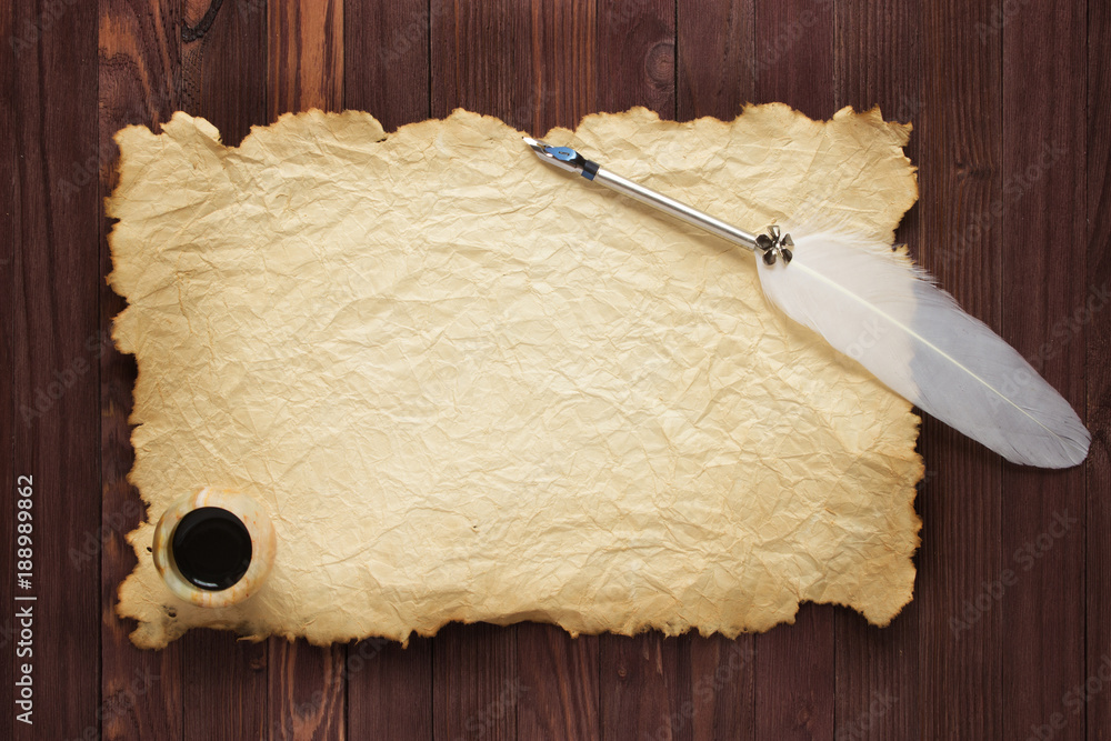 Ταπετσαρία old paper and inkstand with quill pen on a wood background