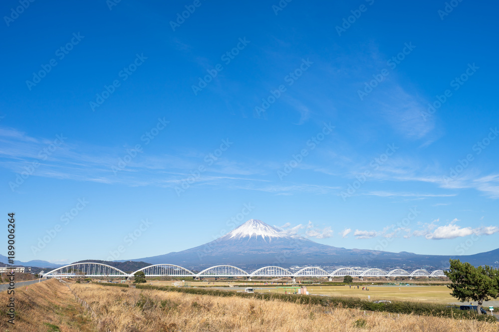 富士川河川敷から見る富士山と富士川橋の風景 Stock Photo | Adobe Stock
