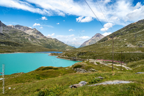 Schweiz - Eisenbahn am Bernina Hospiz © rudiernst