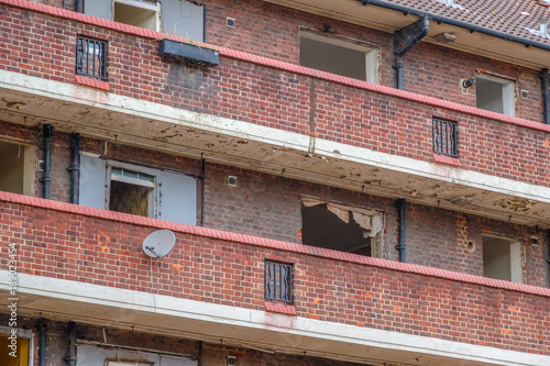 Slika na platnu Abandoned council housing block in south east London