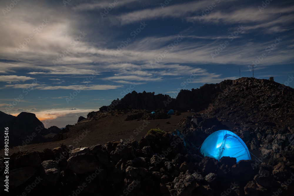Obraz premium Camping au Piton des Neiges, sommet de l'île de la Réunion