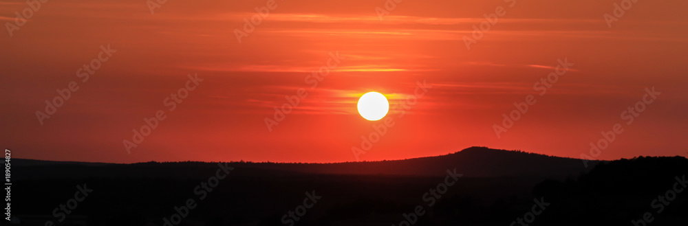Fototapeta premium Herrlicher Sonnenuntergang