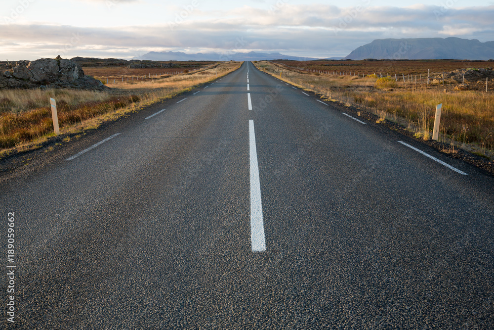 Fototapeta premium die Straße entlang
