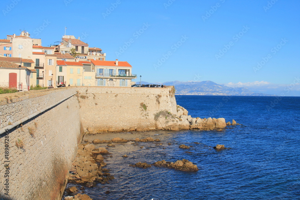 Vieille ville fortifiée d’Antibes et son musée Picasso, France
Vieille ville fortifiée d’Antibes et son musée Picasso, France