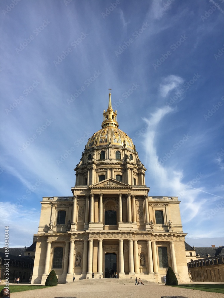 La cupola d'oro di Parigi