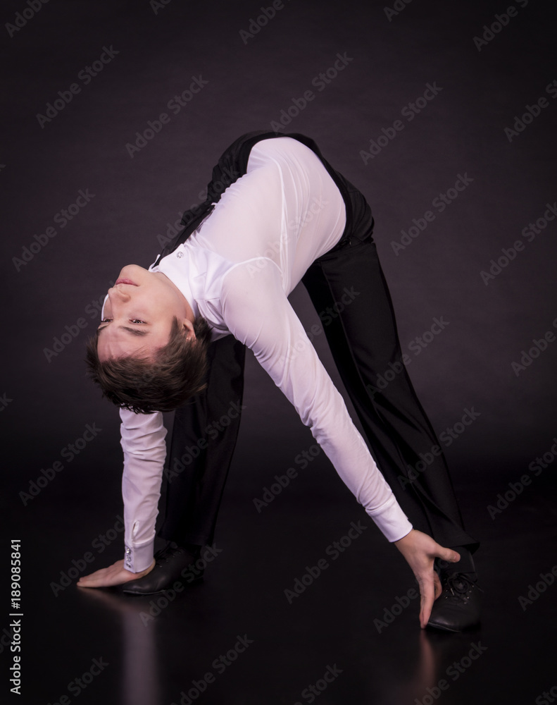 Extraordinary boy gymnast - yoga Extraordinary boy gymnast - yoga