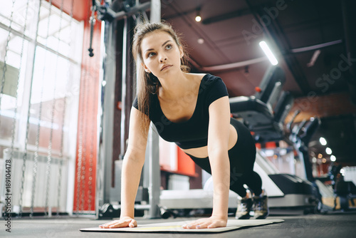 girl pumps muscles