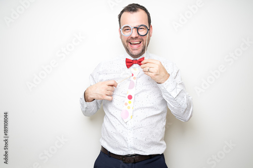 Obraz na płótnie young male man drunk photo booth posing white background props hat w salonie