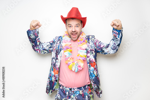 Obraz na płótnie young male man drunk photo booth posing white background props hat w salonie