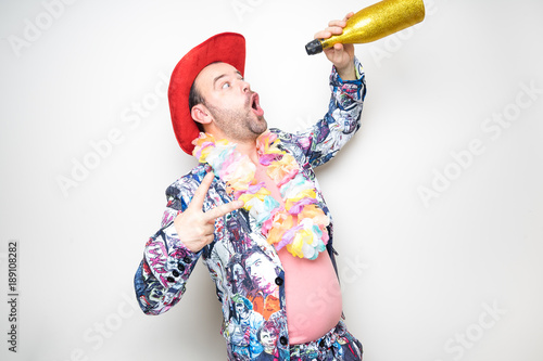 Obraz na płótnie young male man drunk photo booth posing white background props hat w salonie