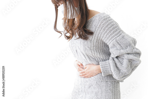 腹痛・生理痛に苦しむ女性