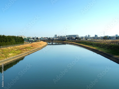 朝の放水路風景