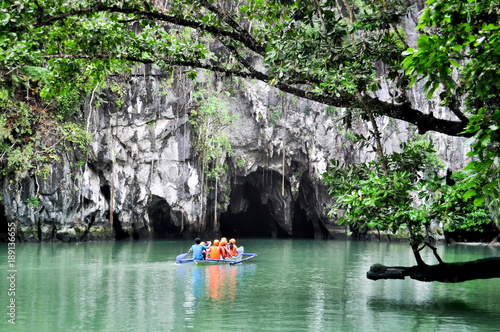 Entry into the underground river (Заход в подземную реку)