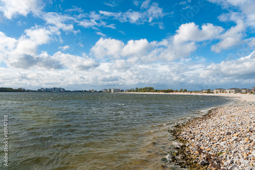 Binnensee mit Uferpromenade in Heiligenhafen