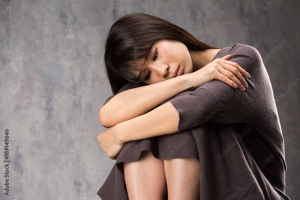 憂鬱な女性 憂鬱な女性
