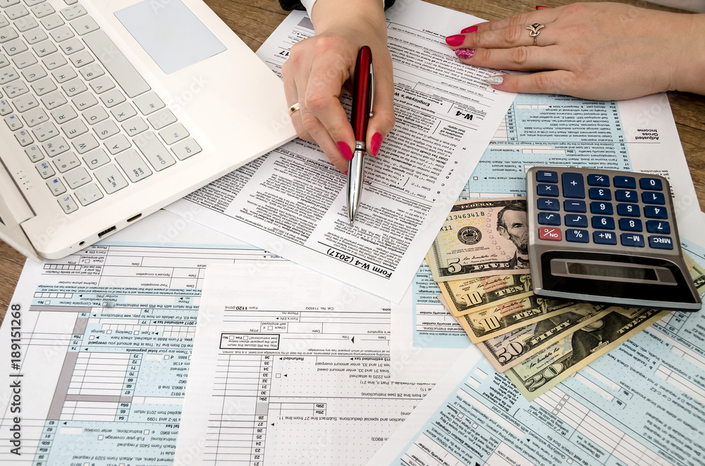 Naklejka premium tax form 1040, laptop, hands, money