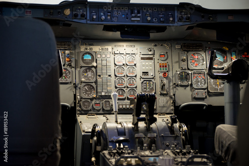 Cockpit e motori di aerei e elicotteri