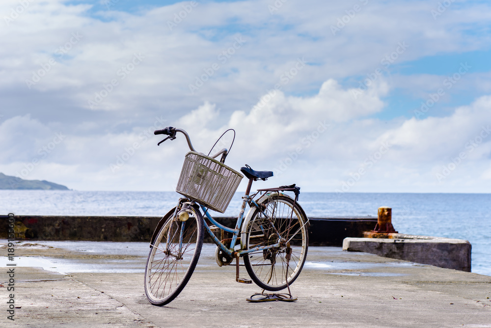 Fototapeta premium Bicycle parked at the coast