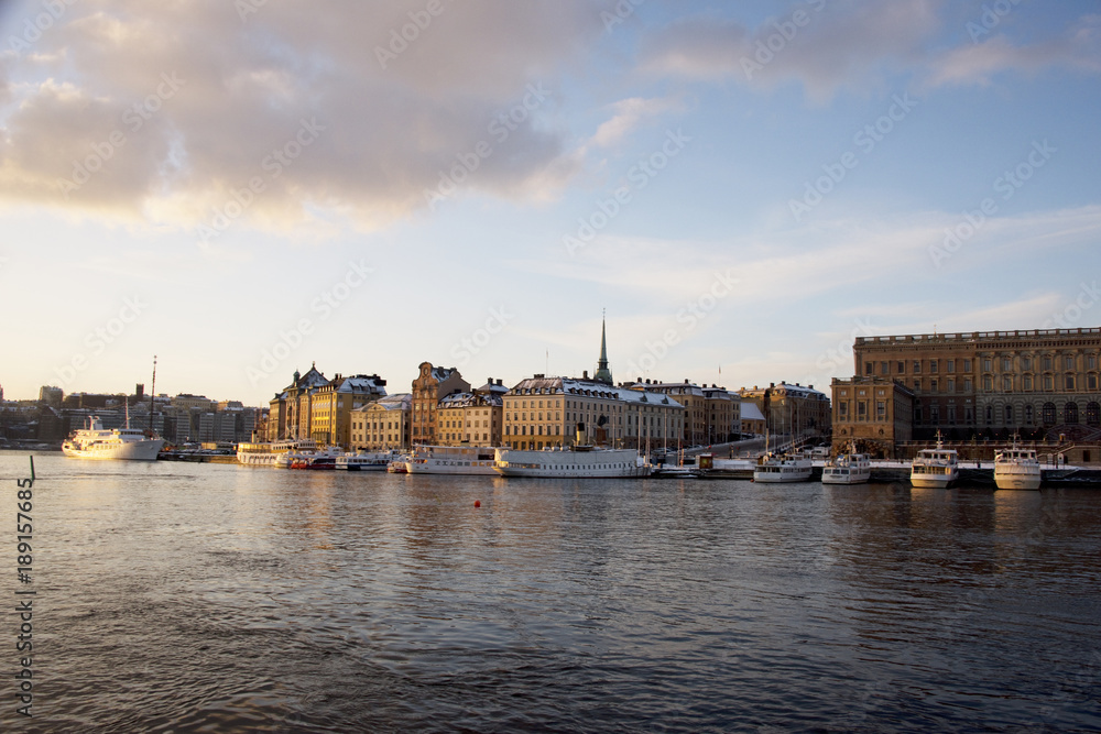 Obraz premium Sunrise at Stockholm waterfront a cold winter day