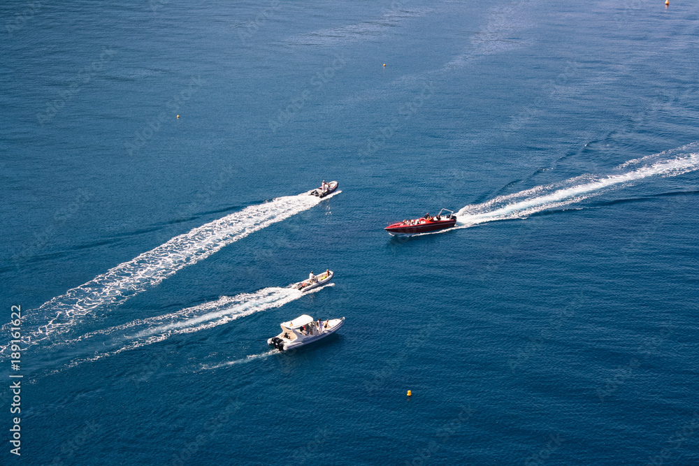 Obraz premium crossing boats