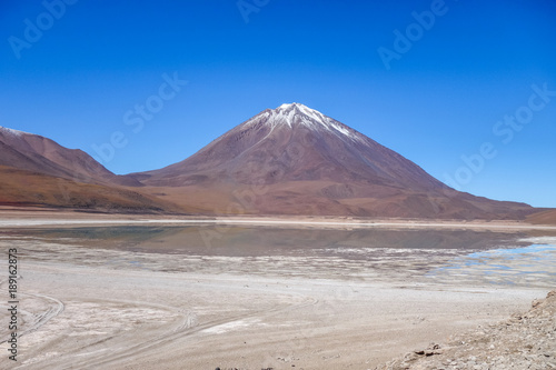 Clear altiplano laguna in sud Lipez reserva, Bolivia