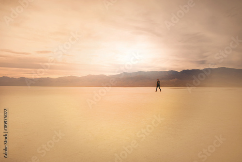 mannequin dans le désert © Image'in