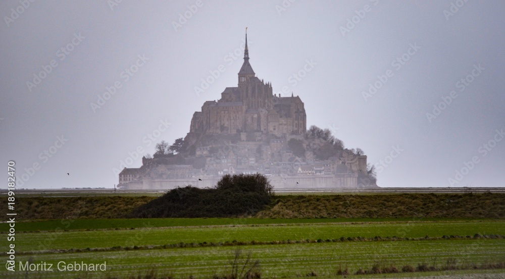 mount saint michel looks a lot like a space ship from distance... someyhing not from this world 
