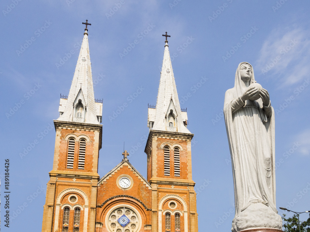 Obraz premium Notre-Dame Cathedral Basilica of Ho Chi Minh - Vietnam
