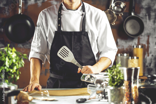 Billede på lærred Chef Koch in der Küche