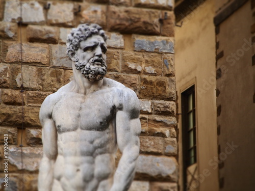 Italia, Toscana, Firenze,la statua di Ercole in piazza della Signoria.