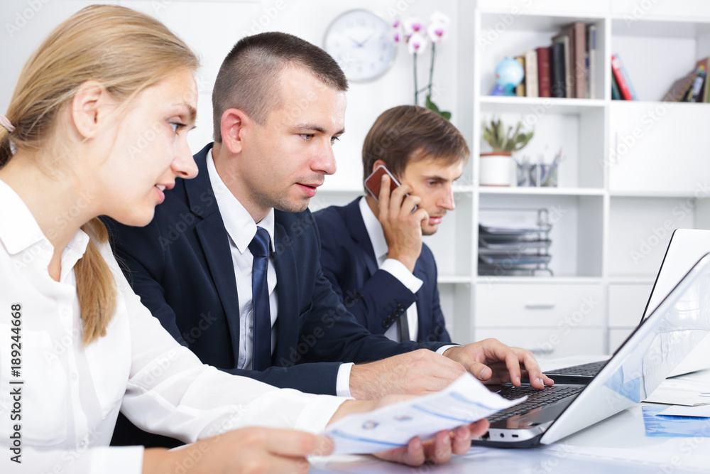 Fototapeta premium young man manager working with concentrated colleagues in office