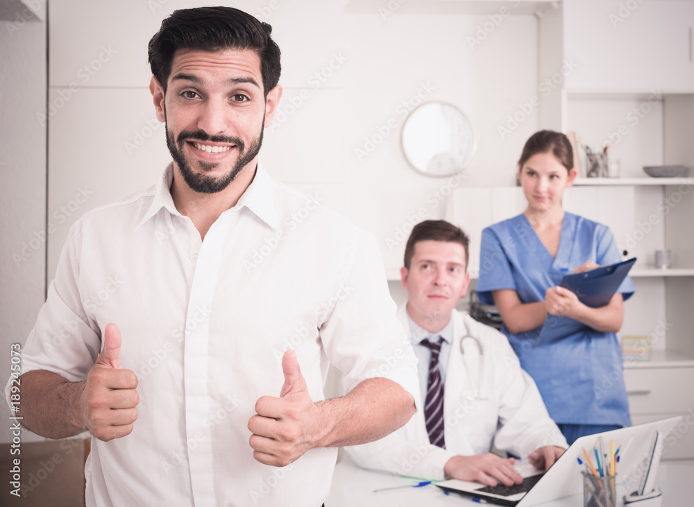 Obraz premium Satisfied male patient in medical office