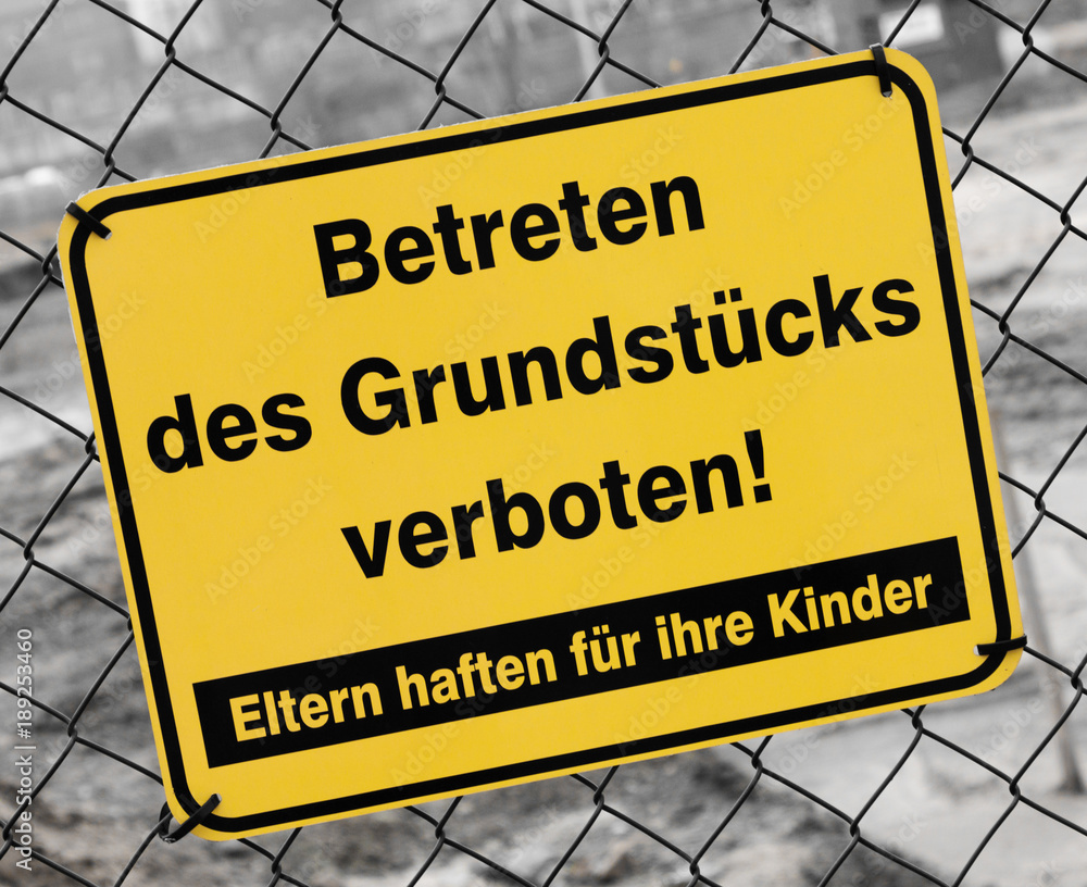 Hinweisschild zur Grundbesitzkennzeichnung - Betreten des Grundstücks verboten! ... - Ihr