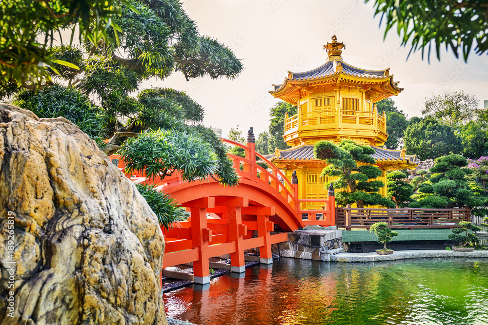 Nan Lian Garden. It is a Chinese Classical Garden in Diamond Hill, Kowloon, Hong Kong. - obrazy, fototapety, plakaty 