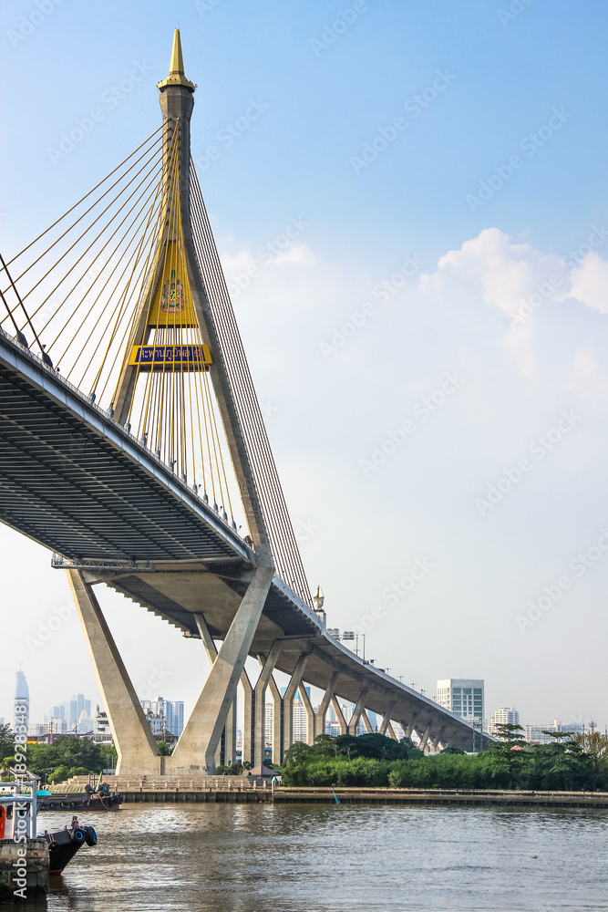 Fototapeta premium Bhumibol Bridge in Bangkok Thailand