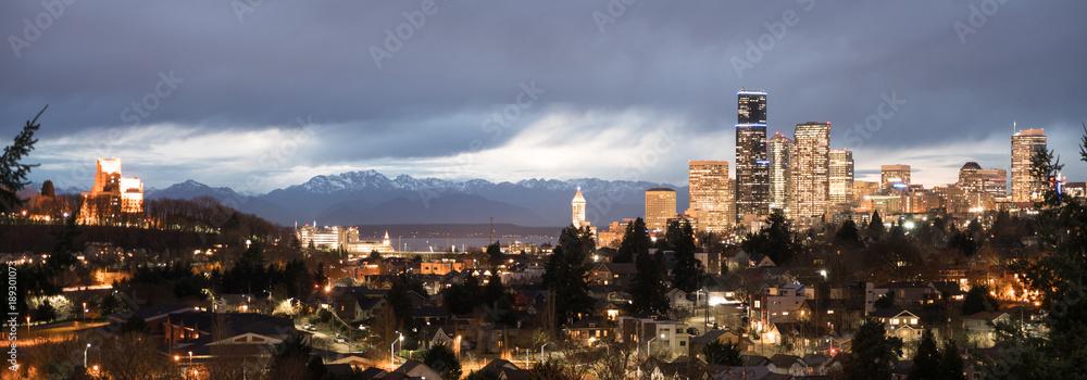 Obraz premium Unique Vantage Point Seattle Washington Downtown City Skyline Puget Sound