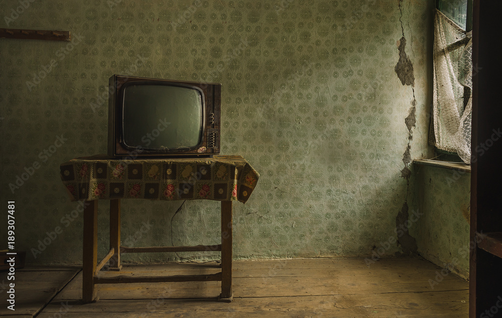 Matematik pouch nyt år Vintage TV in an abandoned room Stock-foto | Adobe Stock