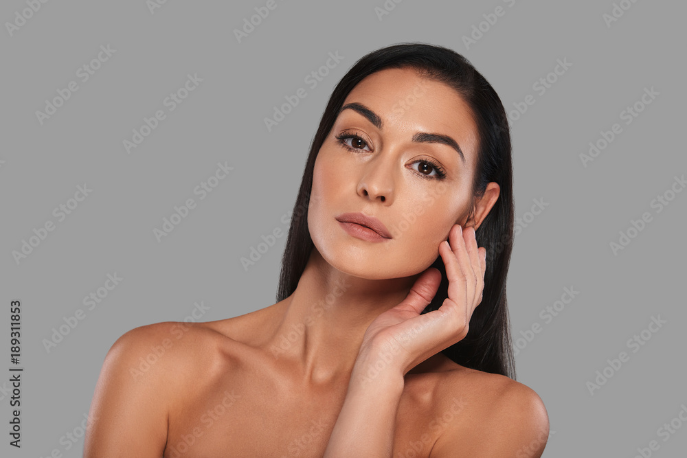 Sensitive care for a luminous skin. Sensitive care for a luminous skin.