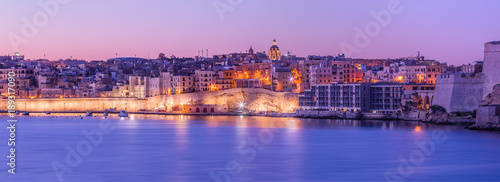 Malta Valletta Kalkara Birgu Rinella Bay XXL Panorama, Morninglight blue hour mood moody sky sunrise sundown sunset purple sky large format panoramic view wide angle katalogfoto the three cities coast photo