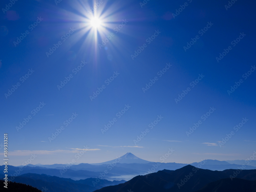 甲武信岳から望む富士山