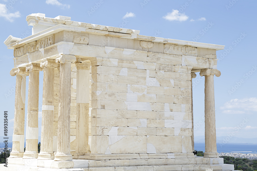 Obraz premium Temple of Athena Nike on Acropolis hill in Athens, Greece
