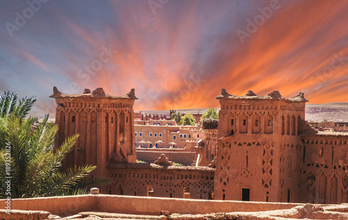 Obraz na płótnie Narrow streets of Kasbah Ait Ben Haddou in the desert at sunset, Morocco w salonie