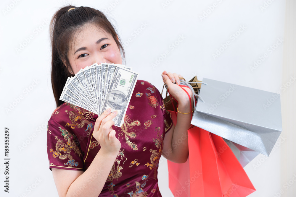 Portrait of asian woman in traditional chinese long dress, cheongsam ...
