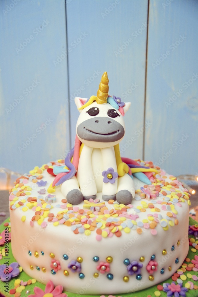 Einhorn Kuchen - Torte - Fondant - Geburtstagstorte - Grußkarte Stock Photo  | Adobe Stock