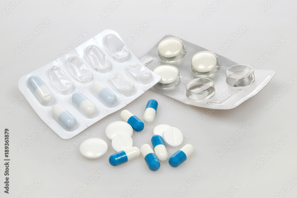 Diverse Tabletten zum Teil in der Verpackung Diverse Tabletten zum Teil in der Verpackung