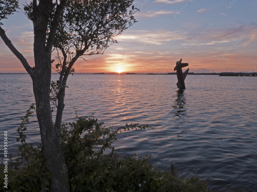 Fototapeta premium Sonnenuntergang am Strand von Harderwijk in Niederlande