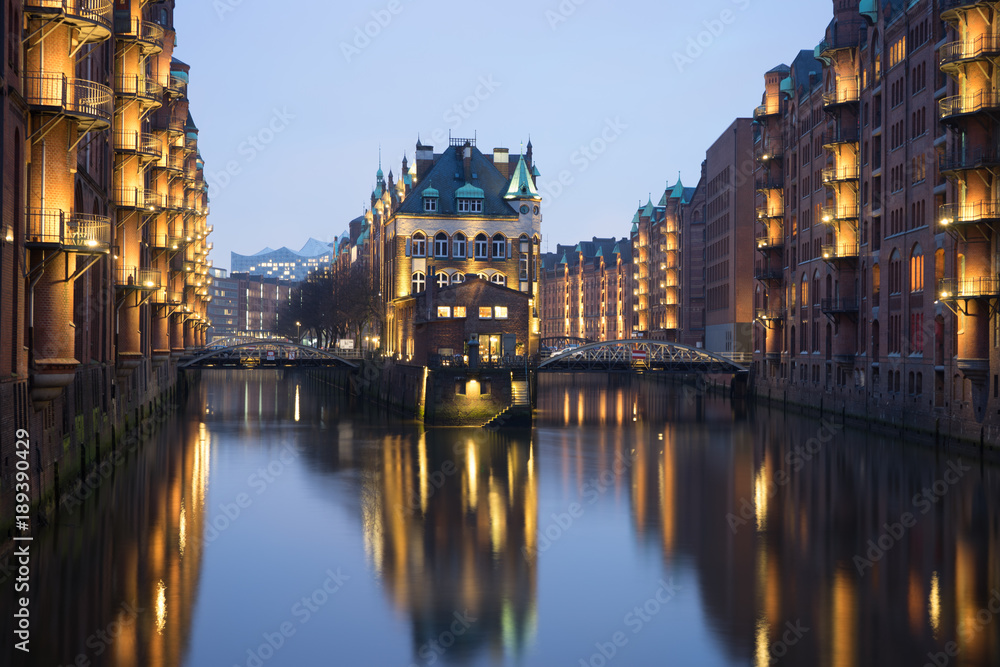 Fototapeta premium Wasserschloss Hamburg