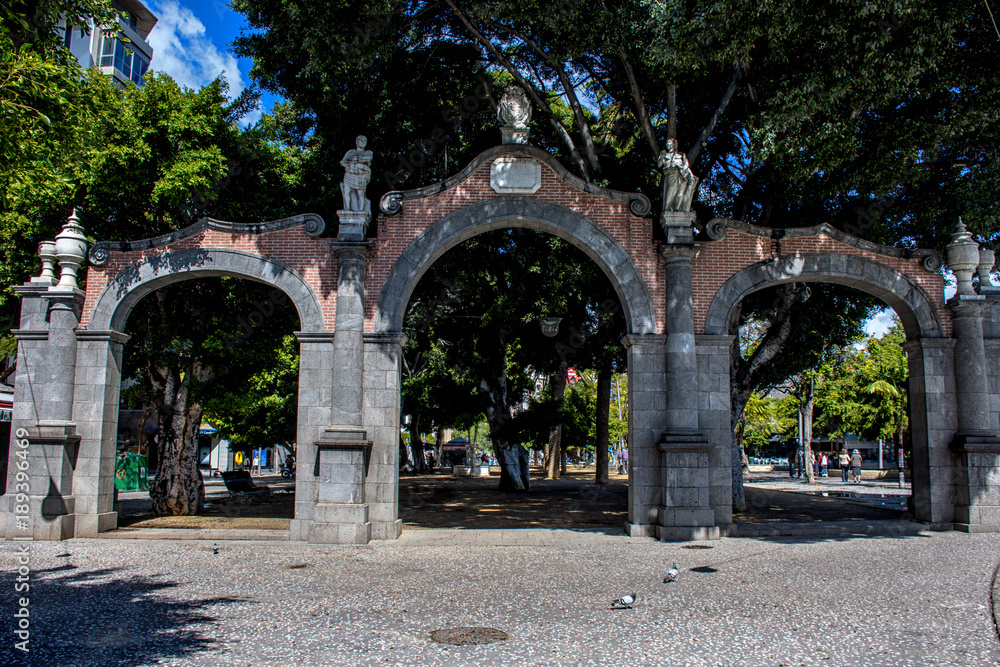 Obraz premium parque de la alameda, arcos
